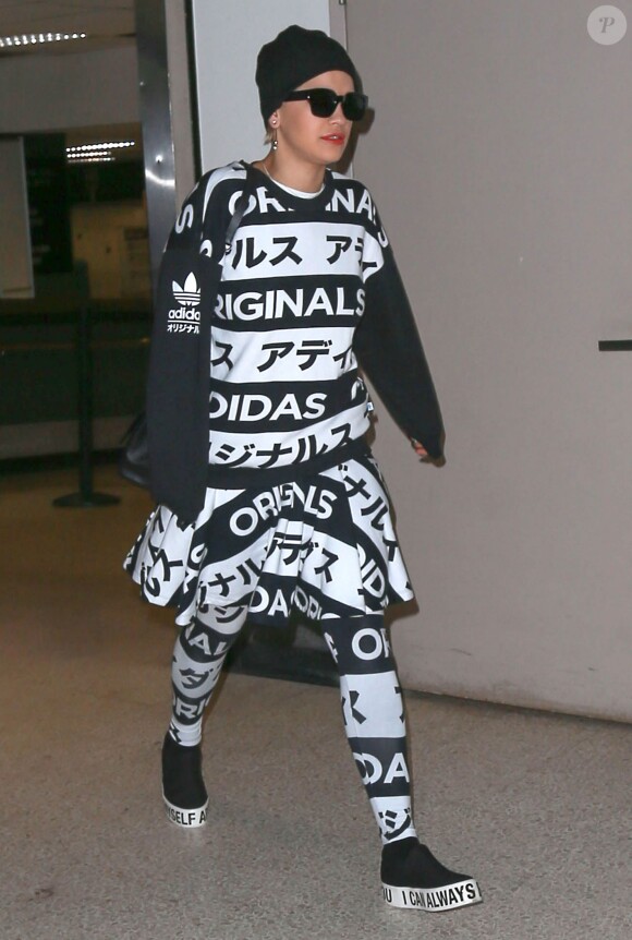 Rita Ora à l'aéroport de Los Angeles, le 11 octobre 2014.