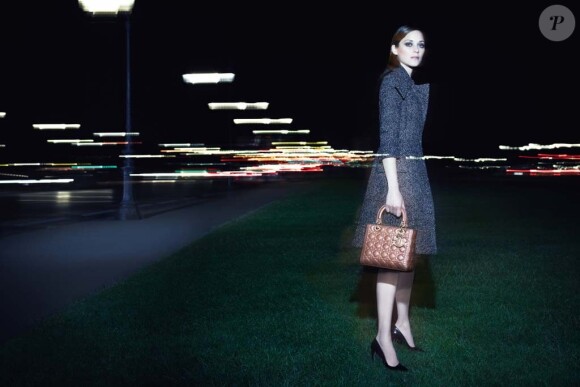 Marion Cotillard dans la nouvelel campagne Lady Dior shootée par Craig McDean