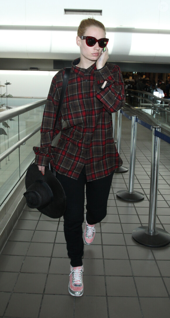 Iggy Azalea arrive à l'aéroport LAX de Los Angeles. Le 20 octobre 2014.