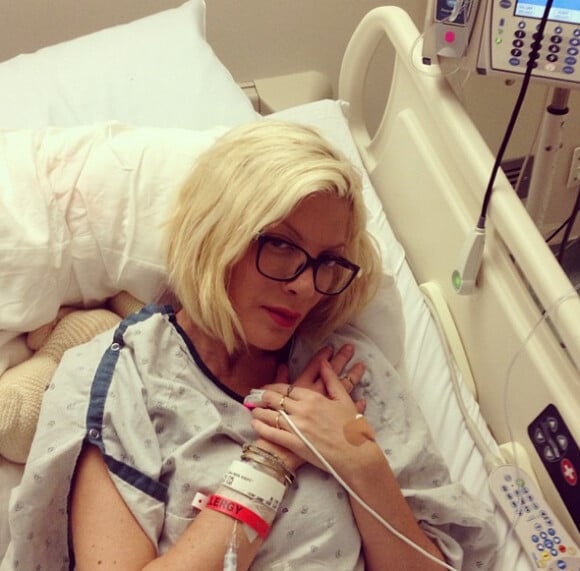 Tori Spelling a publié une photo d'elle à l'hôpital sur Instagram, le 24 octobre 2014.