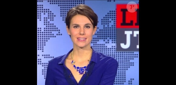 La journaliste Emilie Besse présente le JT de La Nouvelle Edition sur Canal+, du lundi au vendredi à la mi-journée.