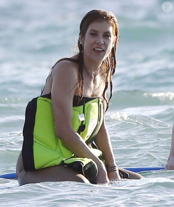 Kate Walsh sur le tournage de sa nouvelle télé-réalité "Bad Judge" sur une plage de Malibu, le 27 octobre 2014.