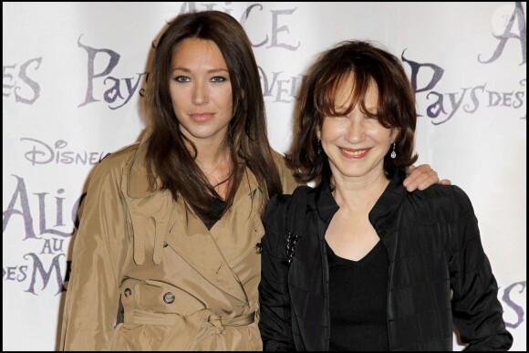 Laura Smeth et Nathalie baye à Paris le 15 mars 2010.