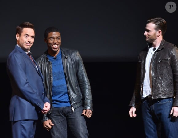 Robert Downey Jr. et Chadwick Boseman - L'événement Marvel au El Capitan d'Hollywood le 28 octobre 2014