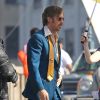 Ryan Gosling porte un costume bleu des années 70 sur le tournage du film"Nice Guys" à Atlanta, le 27 octobre 2014
