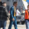 Ryan Gosling porte un costume bleu des années 70 sur le tournage du film"Nice Guys" à Atlanta, le 27 octobre 2014.