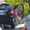 Donna Gosling, mère de Ryan, se rendant chez Eva Mendes pour certainement voir sa petite-fille Esmeralda le 17 septembre 2014