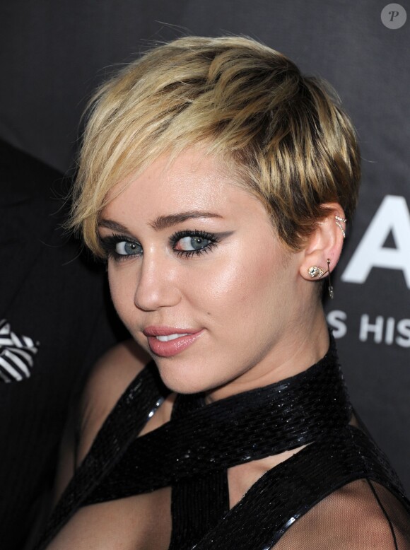 Miley Cyrus assiste au gala Inspiration de l'amfAR, aux Milk Studios. Los Angeles, le 29 octobre 2014.