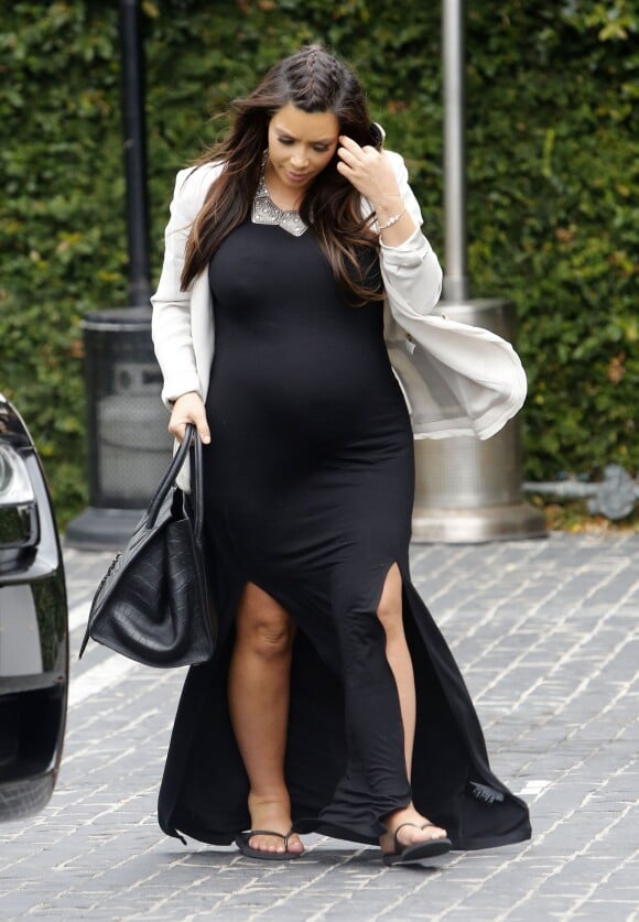 Kim Kardashian, enceinte à West Hollywood, Los Angeles. Juin 2013.