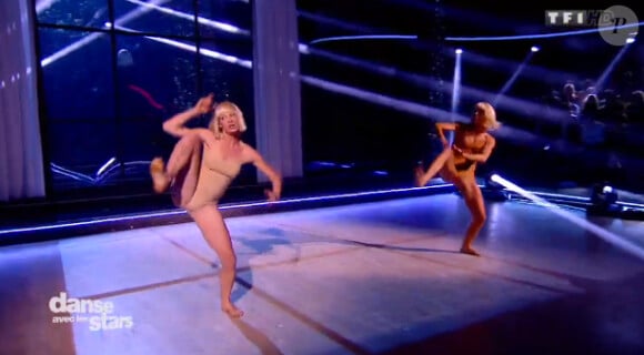 Sia chante Chandelier dans Danse avec les stars 5 sur TF1, le samedi 1er novembre 2014