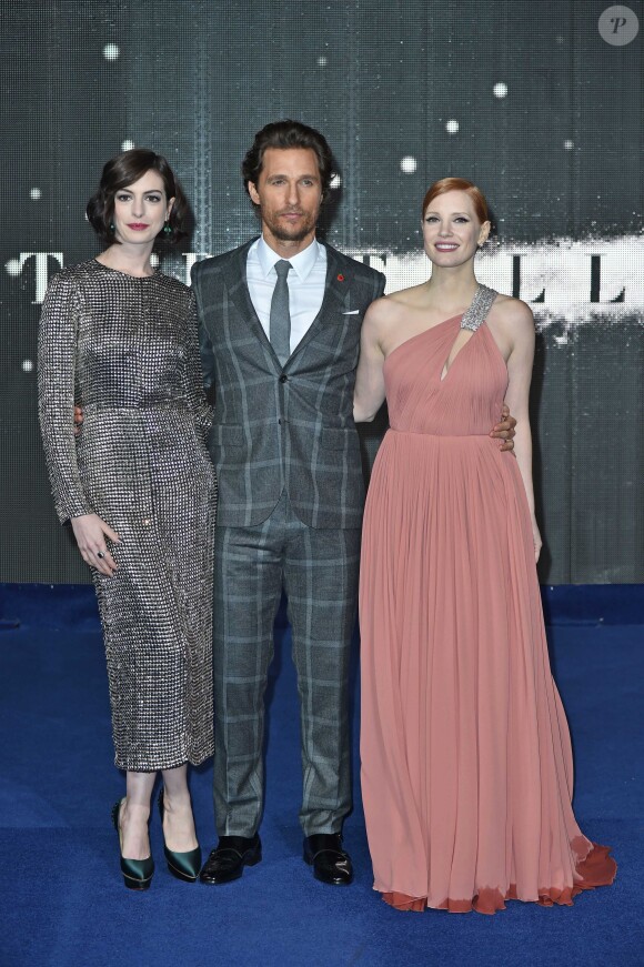 Anne Hathaway, Mathew McConaughey et Jessica Chastain lors de l'avant-première du film Interstellar à Londres le 29 octobre 2014