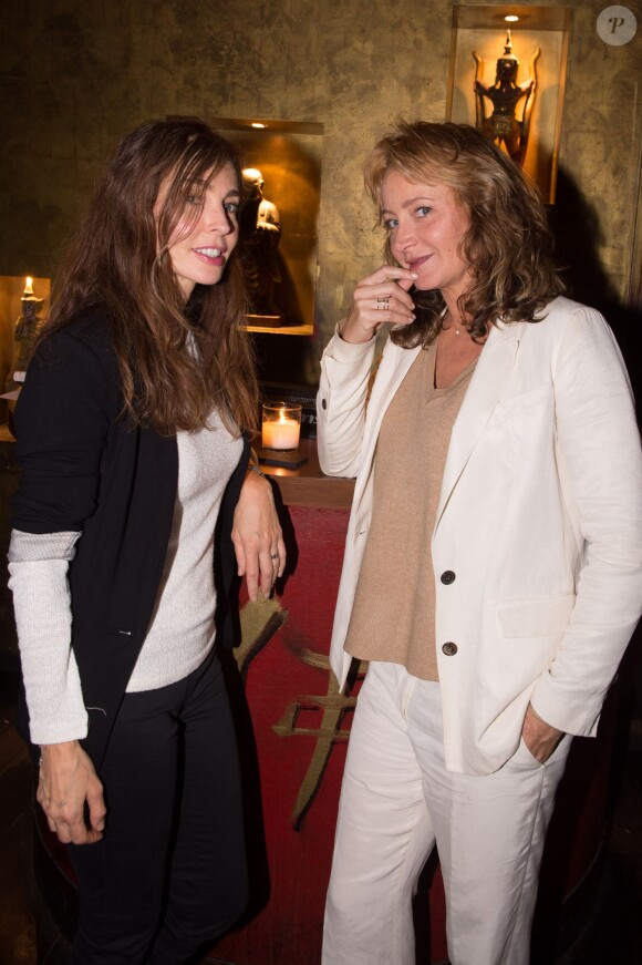 Anne Parillaud et Julie Ferrier - Cocktail pour le lancement du livre de Soad Bogdary "Merci Papa" en collaboration avec Anna-Véronique El Baze au Buddha Bar à Paris le 3 novembre 2014.