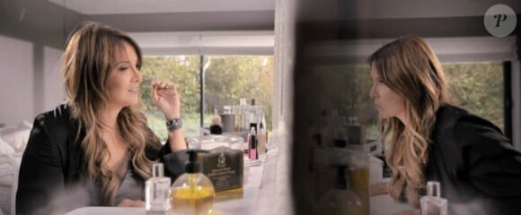Hélène Ségara dans le clip de son nouveau single intitulé Tout commence aujourd'huidr