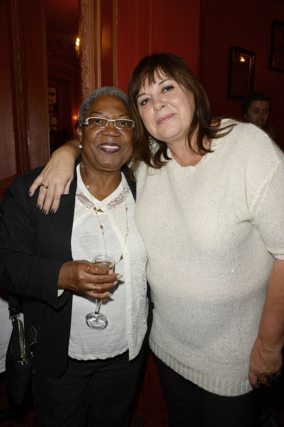 Firmine Richard et Michèle Bernier - Dans les coulisses de la 150e représentation de la pièce "Je préfère qu'on reste amis" au théâtre Antoine, à Paris, le 5 novembre 2014.