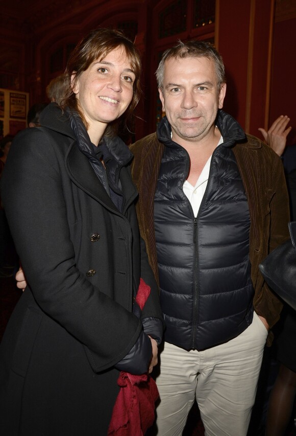 Philippe Torreton et sa femme Elsa Boublil - Dans les coulisses de la 150e représentation de la pièce "Je préfère qu'on reste amis" au théâtre Antoine, à Paris, le 5 novembre 2014.
