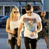 Zac Efron et sa chérie Sami Miro en promenade à Los Angeles, le 5 novembre 2014