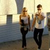 Le beau Zac Efron et sa chérie Sami Miro en promenade à Los Angeles, le 5 novembre 2014