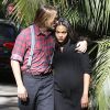 Zoe Saldana, très enceinte, et son mari Marco Perego rendent visite à des amis à Beverly Hills, le 9 novembre 2014.