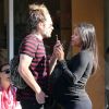 Zoe Saldana, très enceinte, sort d'un salon de manucure avec son mari Marco Perego à Beverly Hills, le 7 novembre 2014.