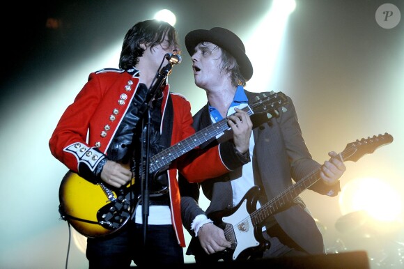 Pete Doherty et Carl Barât (The Libertines) en concert à Londres, le 26 septembre 2014.