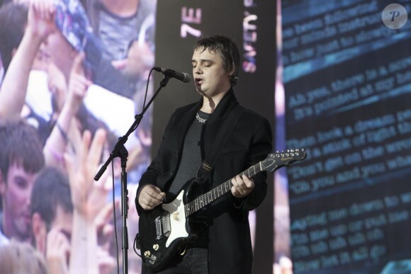 Pete Doherty en concert avec les Libertines à Londres, le 5 juillet 2014.