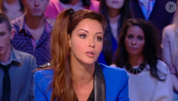 La bombe Nabilla Benattia dans Le Grand Journal d'Antoine de Caunes sur Canal + le vendredi 18 octobre 2013