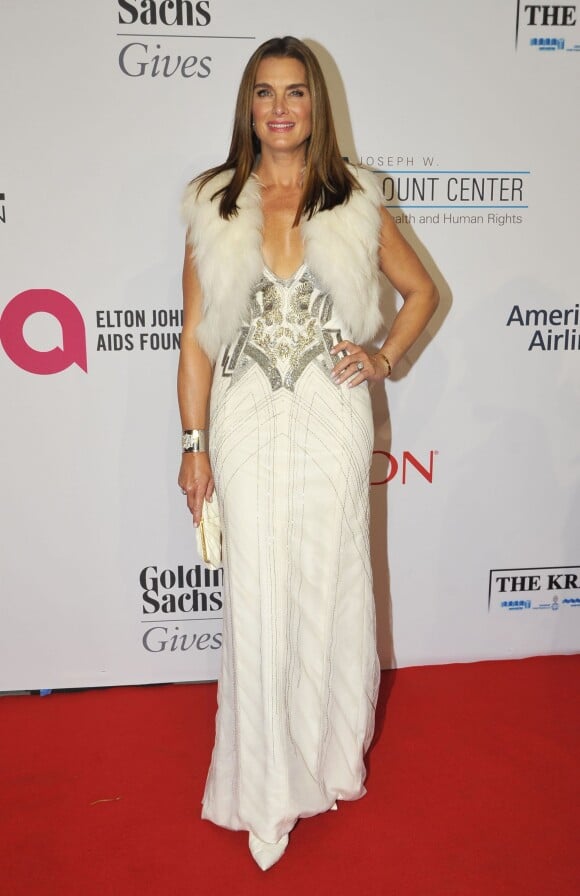 <p>Brooke Shields au gala AIDS Foundation à New York. Le 28 octobre 2014.</p>
