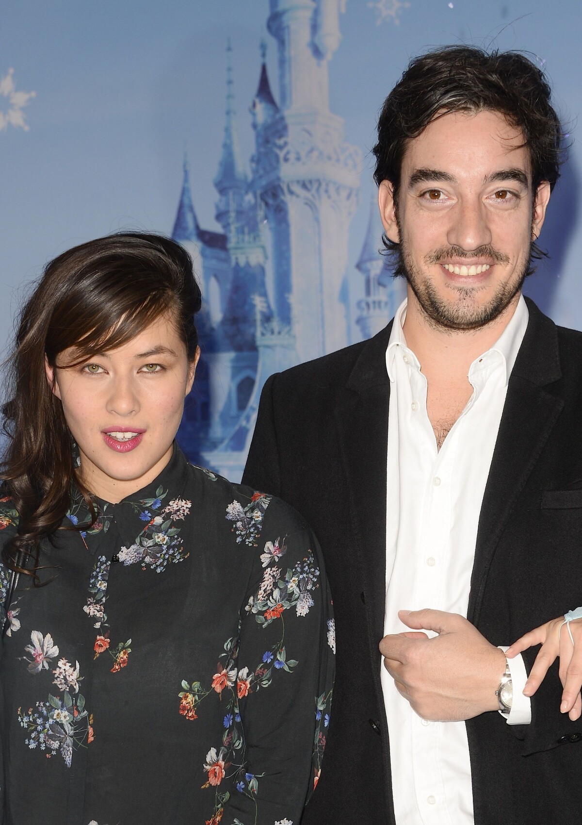 Photo : Olga Kurylenko et son ami assistent au lancement des festivités de  Noël à Disneyland Paris, à Marne-la-Vallée, le samedi 15 novembre 2014. -  Purepeople