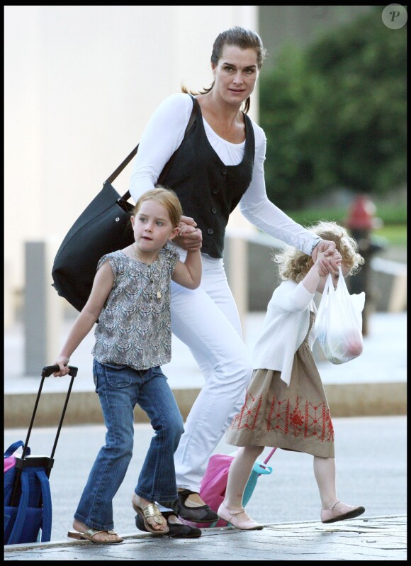Exclusif - Brooke Shields et ses filles Rowan et Grier à Boston, le 1er août 2009.