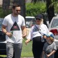 Exclusif - Christina Aguilera, très enceinte, son fiancé Matthew Rutler et son fils Max se rendent au mini golf à Studio City, le 12 juillet 2014. La star est devenue maman en août d'une petite Summer Rain.