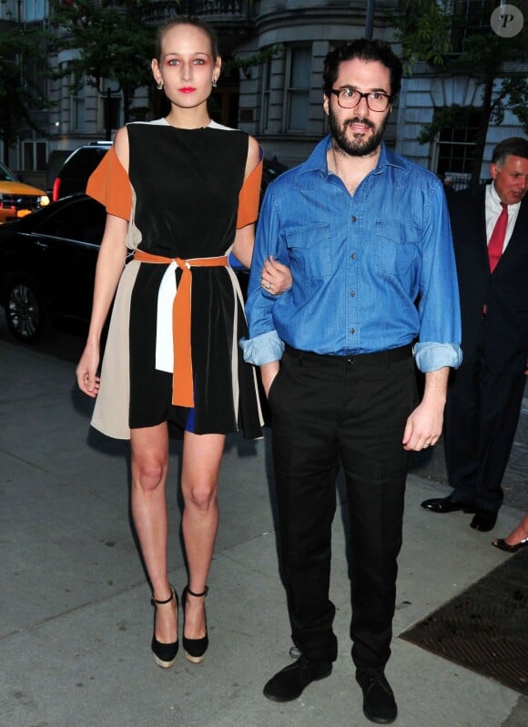 Leelee Sobieski et son mari Adam Kimmel à New York, le 10 mai 2011. L'actrice est devenue maman pour la 2e fois en juillet 2014.