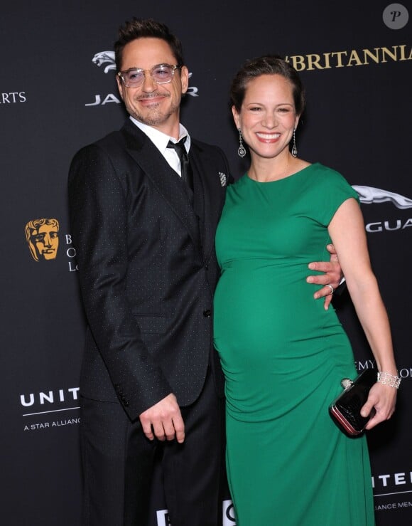 Robert Downey Jr et sa femme Susan Downey, enceinte lors de la cérémonie des BAFTA Los Angeles Jaguar Britannia Awards 2014 à l'hôtel Beverly Hilton à Los Angeles, le 30 octobre 2014. Le couple est devenu parent le 4 novembre d'un petite Avri Roel.