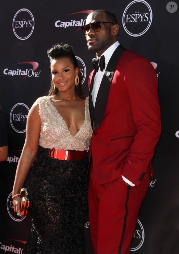 LeBron James et sa femme Savannah Brinson lors de la cérémonie des "Espy Awards" à Los Angeles, le 17 juillet 2013. Le couple est devenu parent pour la troisième fois mais cette fois-ci d'une petite fille, née le 22 octobre.