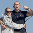 Zara Phillips et son mari Mike Tindall participent à la course de voiliers l'Artemis Challenge pendant la Cowes week, une compétition nautique annuelle sur l'Ile de Wight, Hampshire, le 6 août 2014. Le couple est devenu parent le 17 janvier 2014 d'une petite Mia.