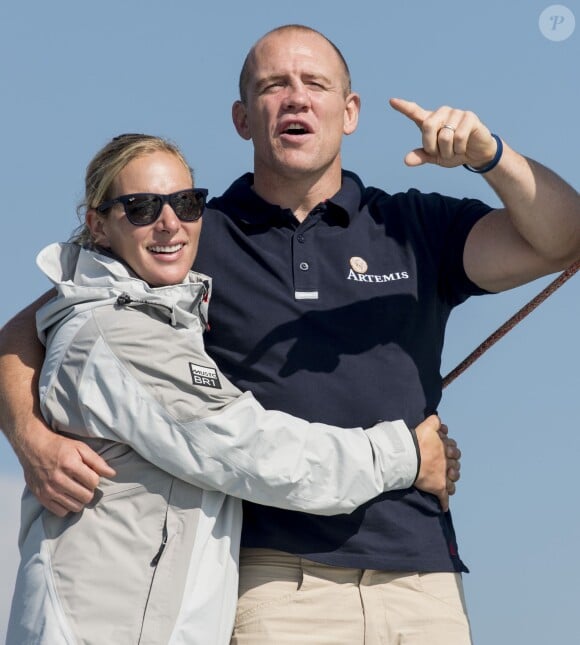 Zara Phillips et son mari Mike Tindall participent à la course de voiliers l'Artemis Challenge pendant la Cowes week, une compétition nautique annuelle sur l'Ile de Wight, Hampshire, le 6 août 2014. Le couple est devenu parent le 17 janvier 2014 d'une petite Mia.