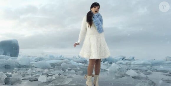 La chanteuse Indila dans le clip de Love Story