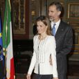  Le roi Felipe VI et la reine Letizia d'Espagne ont été reçus par le président du Sénat italien Pietro Grasso et sa femme à Rome, le 19 novembre 2014, lors de leur visite officielle inaugurale. 