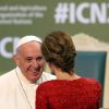 La reine Letizia d'Espagne s'est exprimée devant l'Organisation des Nations unies pour l'Alimentation et l'Agriculture à Rome le 20 novembre 2014, et a eu l'occasion de saluer le pape François, qui était également l'un des intervenants.
