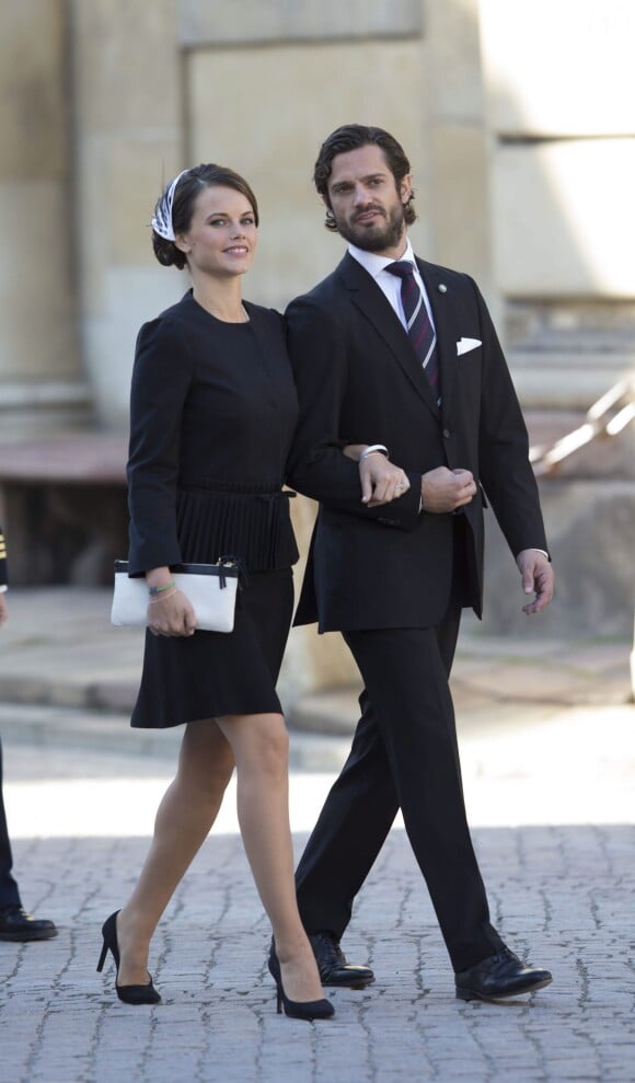 Le prince Carl Philip et sa fiancée Sofia Hellqvist lors de l'ouverture du Parlement à Stockholm, le 30 septembre 2014. 