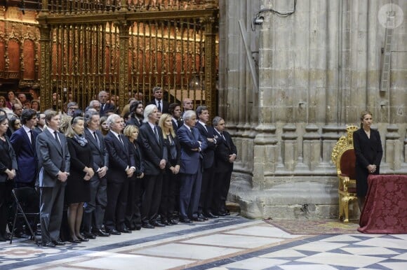 L'infante Elena d'Espagne et la famille aux obsèques de Maria del Rosario Cayetana Fitz-James Stuart, 18e duchesse d'Albe en la cathédrale de Séville, le 21 novembre 2014.