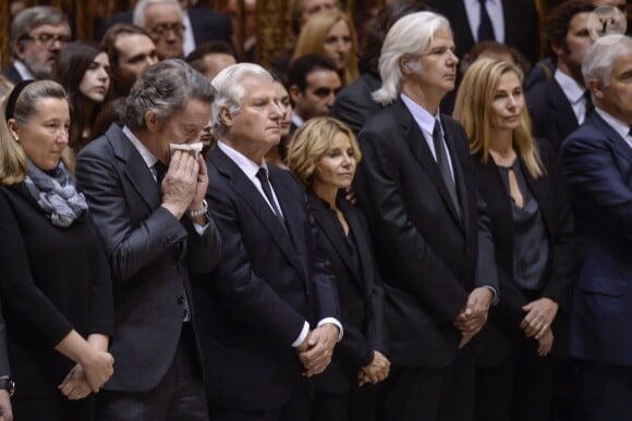 Alfonso Diez, son mari, et les enfants de la défunte lors des obsèques de Maria del Rosario Cayetana Fitz-James Stuart, 18e duchesse d'Albe en la cathédrale de Séville, le 21 novembre 2014.