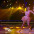 Rayane Bensetti et Denitsa, dans Danse avec les stars 5 sur TF1, le samedi 22 novemre 2014.