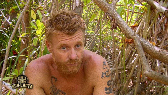 Philippe et son tatouage scorpion - Koh-Lanta 2014, épisode 7, diffusé le 31 octobre 2014 sur TF1.