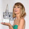 Taylor Swift sur le tapis rouge des American Music Awards à Los Angeles, le 22 novembre 2014.