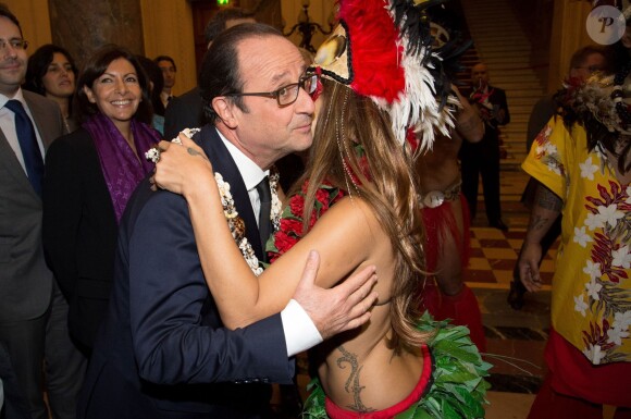 Le président François Hollande à Paris le 21 novembre 2014 pour le dîner annuel du CREFORM. 
