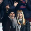 Nagui et sa femme Mélanie Page lors du match de Ligue des Champions entre le PSG et l'Ajax d'Amsterdam au Parc des Princes à Paris le 25 novembre 2014