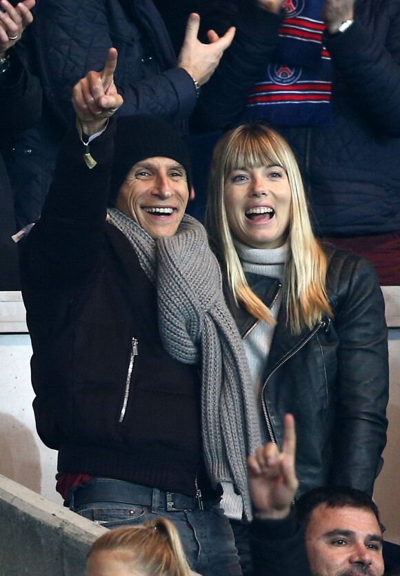 Nagui et sa femme Mélanie Page lors du match de Ligue des Champions entre le PSG et l'Ajax d'Amsterdam au Parc des Princes à Paris le 25 novembre 2014