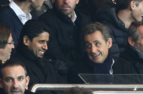 Nasser Al-Khelaïfi et Nicolas Sarkozy lors du match de Ligue des Champions entre le PSG et l'Ajax d'Amsterdam au Parc des Princes à Paris le 25 novembre 2014