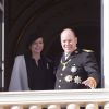 La princesse Charlene, enceinte de 8 mois, et le prince Albert II de Monaco au balcon du palais princier le 19 novembre 2014 lors de la Fête nationale en principauté. Un grand rendez-vous avec les Monégasques avant la naissance des bébés...
