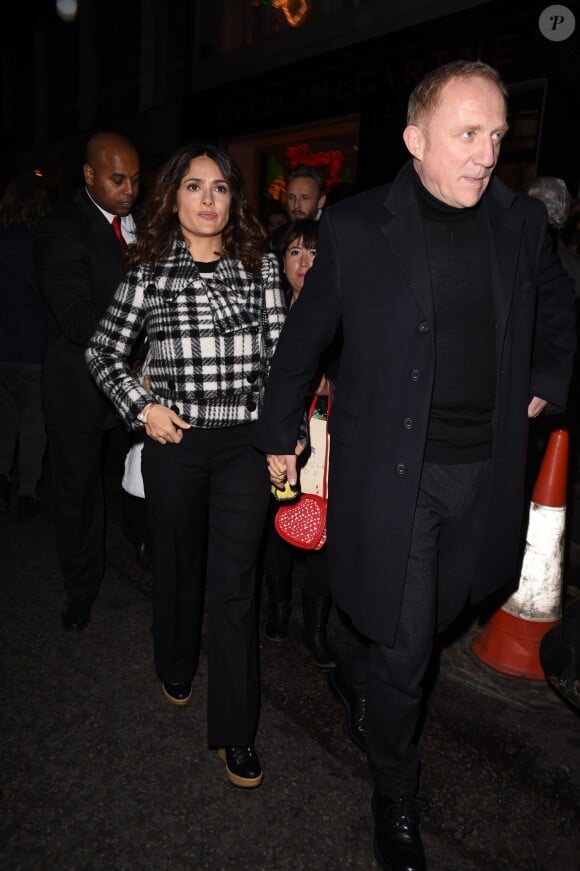 Salma Hayek et son mari François-Henri Pinault - Stella McCartney donne le coup d'envoi des illuminations de noël dans sa boutique de Bruton Street en présence de ses amis à Londres, le 26 novembre 2014.